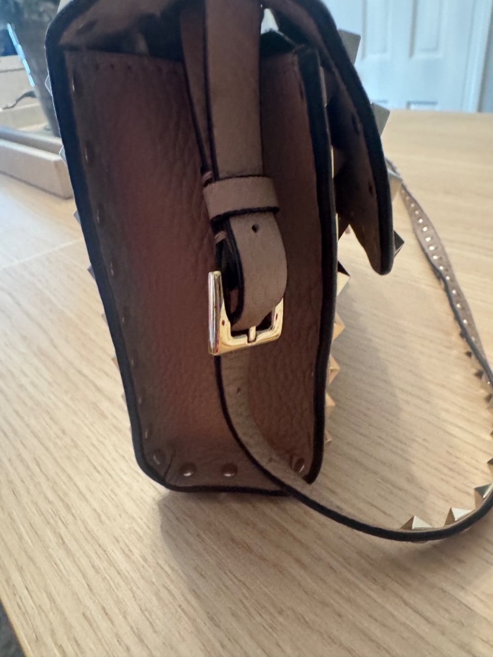 Valentino Garavani Leather Rockstud Bag - Picture 4 of 10